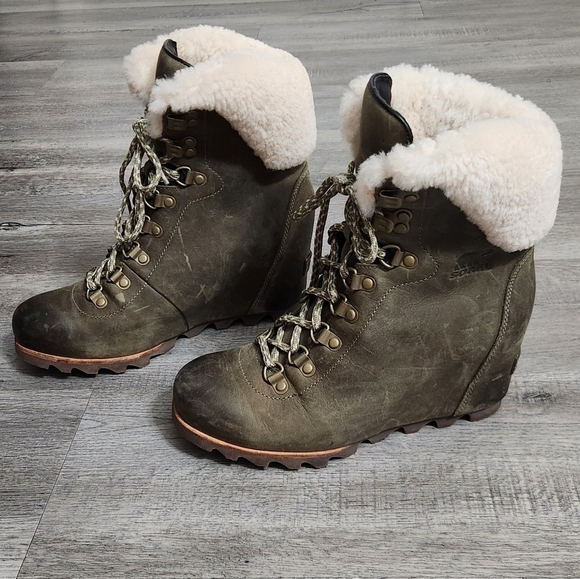 Sorel Conquest Wedge Shearling Booties - Picture 2 of 12